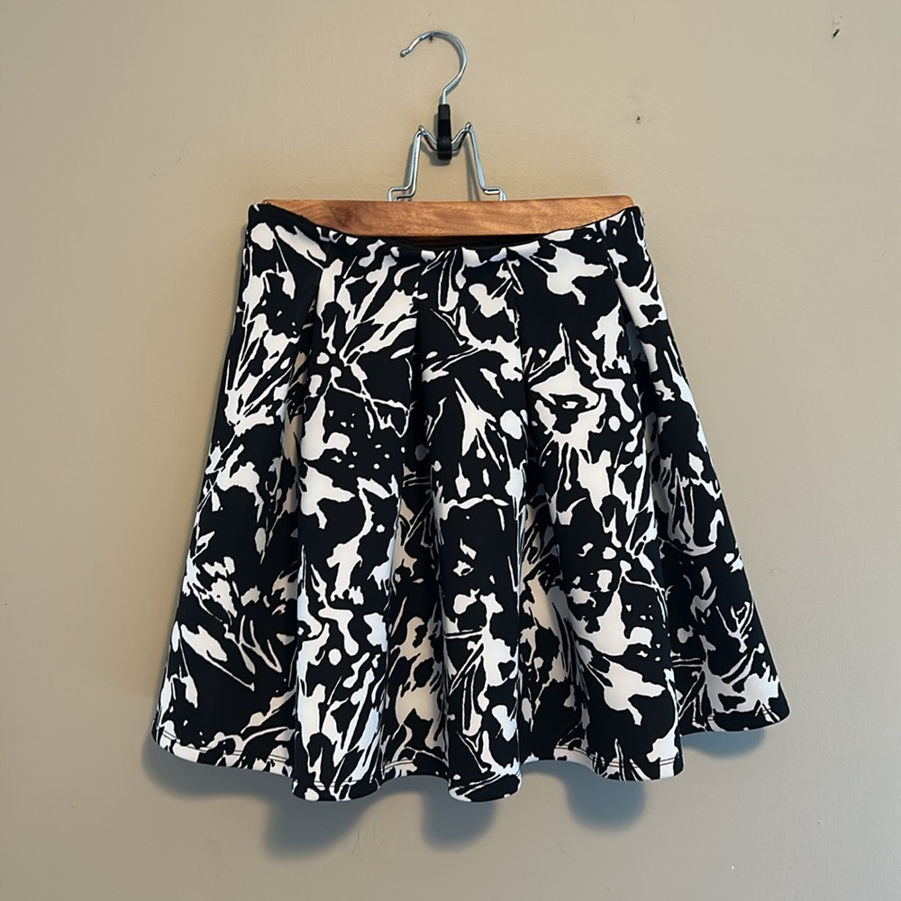 Hollister Black and White Abstract Skater Skirt